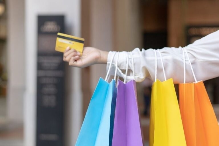 Consumo en abril creció apenas 1,5%, con fuerte caída del 10% en indumentaria y calzado