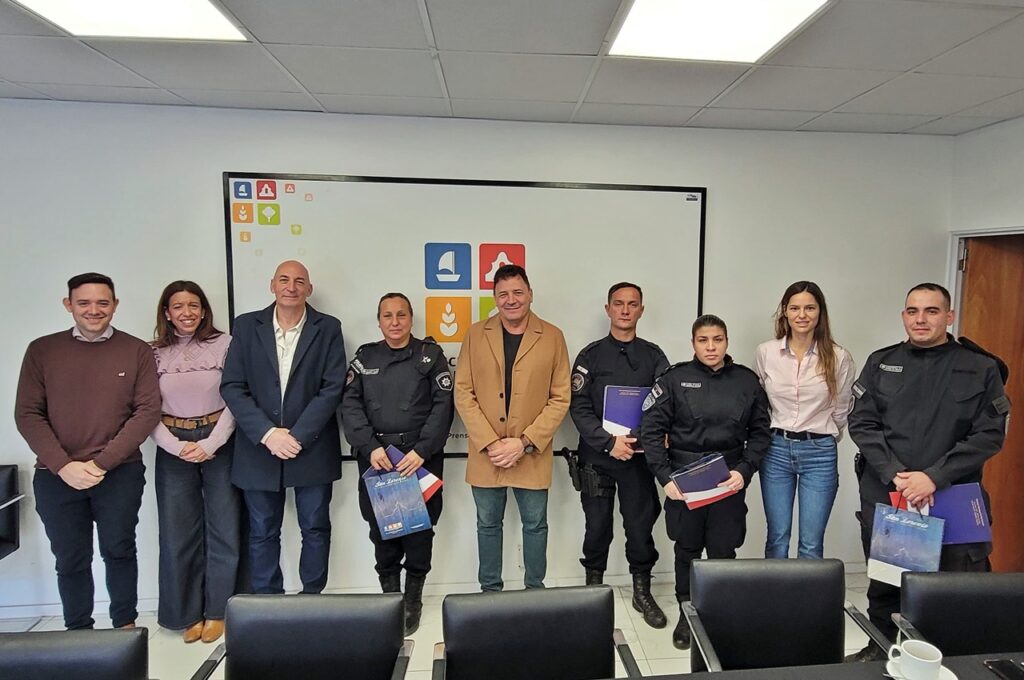 Raimundo reconoció a policías que, capacitados por la Municipalidad, le salvaron la vida a un hombre con maniobras de RCP