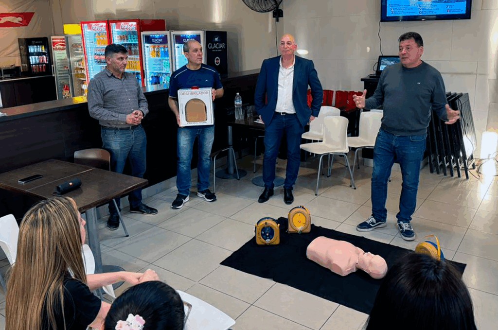 La Municipalidad de San Lorenzo dotó de un desfibrilador a la estación de servicio Puma Energy