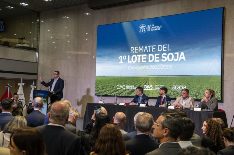 Se realizó el remate del 1º Lote de Soja de la temporada 2025/26 en la Bolsa de Comercio Se realizó el remate del 1º Lote de Soja de la temporada 2025/26 en la Bolsa de Comercio