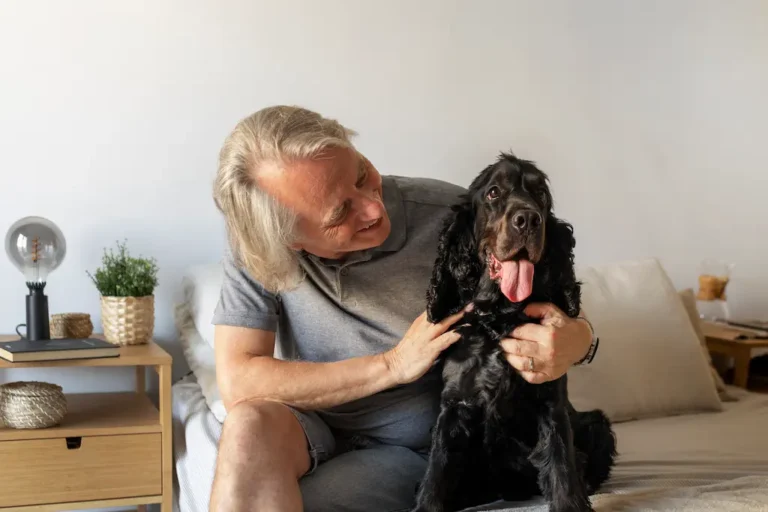 Adoptar una mascota en la adultez: una decisión que también puede cuidar tu salud