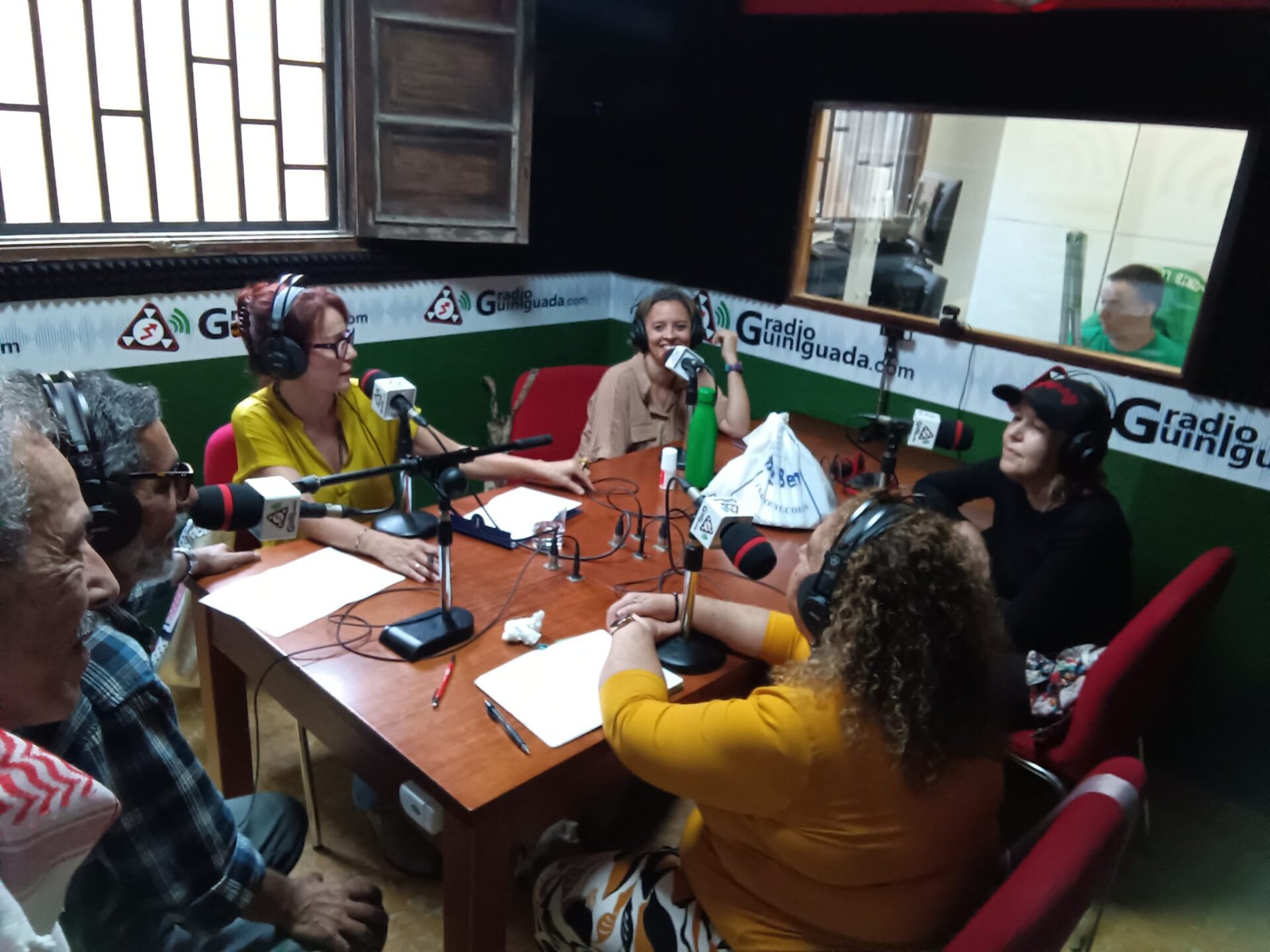 ArenalEs Tu Radio abre micrófonos al mundo del trabajo, la renta básica y el futuro Parque Arenales